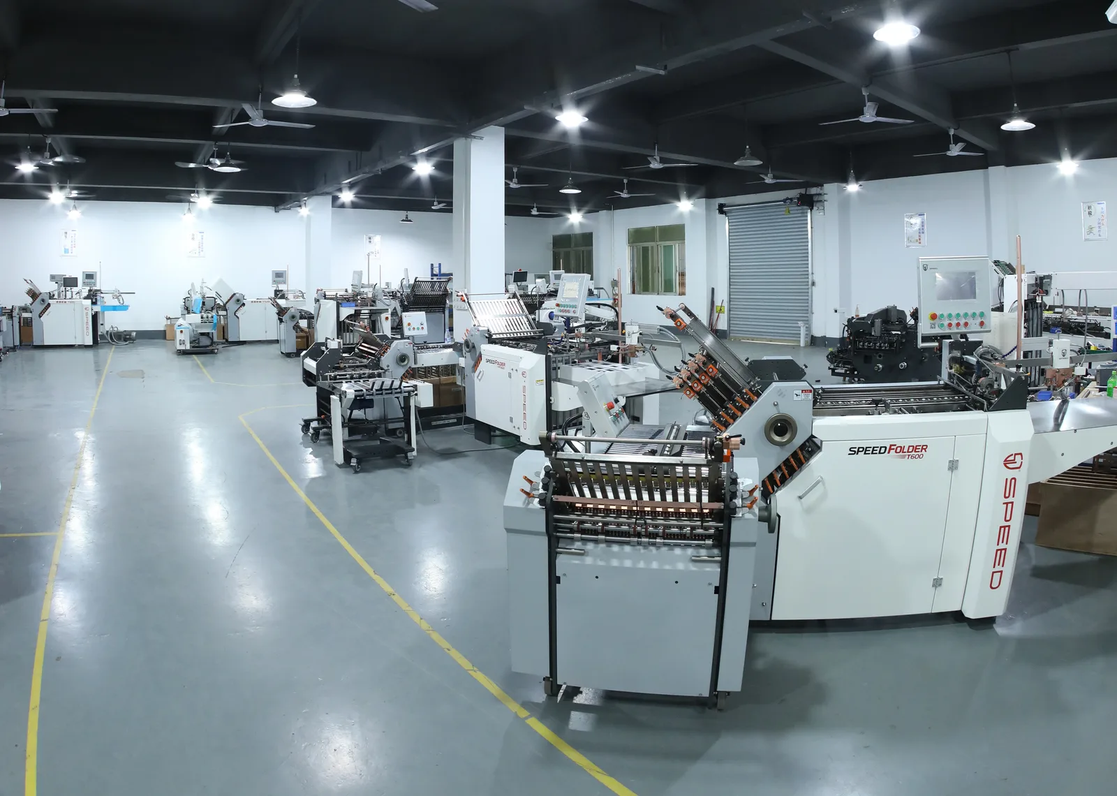 SPEED folding machines arranged in the showroom